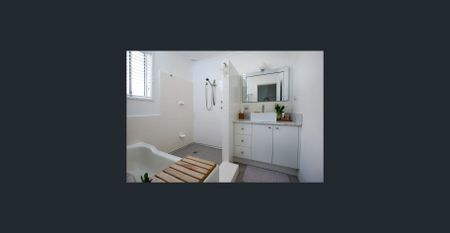 Three Bedroom Home with Modern finishes! - Photo 5