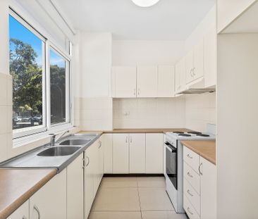 Ground Floor Apartment in the Heart of Brighton-Le-Sands - Photo 4