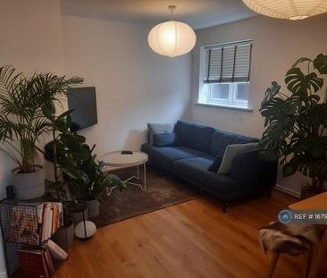 2 bedroom flat to rent - Photo 2