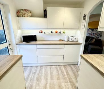 3 bedroom semi-detached house to rent - Photo 6