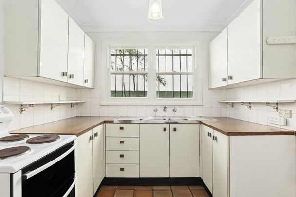 Spacious Three Bedroom Terrace - Photo 1