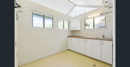 Beautifully Presented 3-Bedroom Home with Pristine Gardens - Photo 4