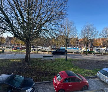 Te huur: volledig gerenoveerde, lichtrijke woning aan het water - Photo 1