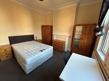 3 bedroom apartment to rent - Photo 4