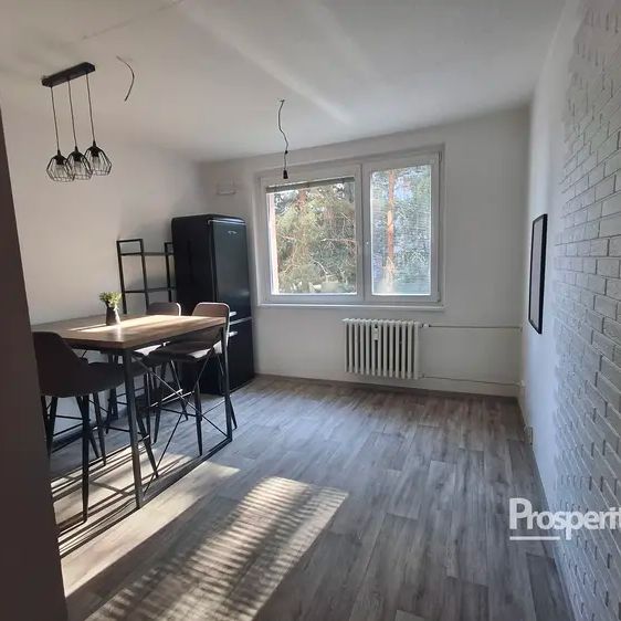 Pronájem světlého bytu 2+kk s balkonem - Фото 1