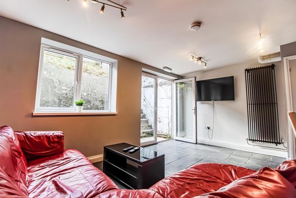 1 bedroom in a house share to rent - Photo 1