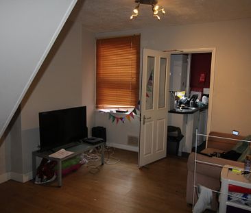 3 bed house to rent in Victor Road, Colchester - Photo 4