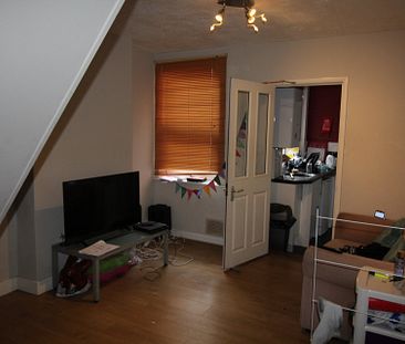 3 bed house to rent in Victor Road, Colchester - Photo 4