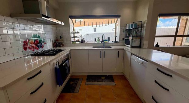 Spacious & Perfectly Located - All Pets Welcome! - Photo 1