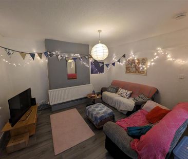 5 bedroom private hall to rent - Photo 1