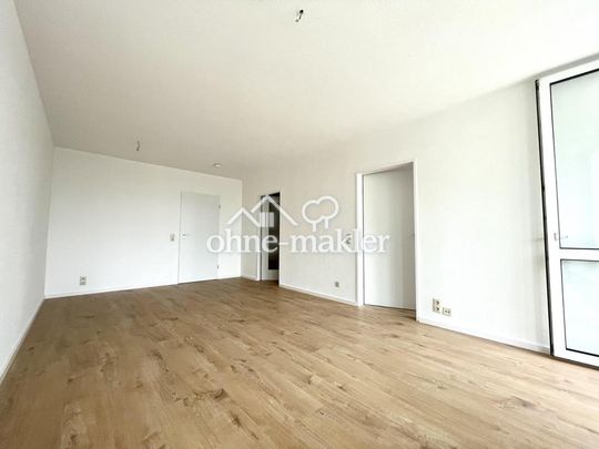 Helle 2,5-Zimmer-Wohnung mit Loggia in Dölbau bei Halle - Photo 1