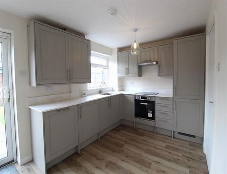 3 Bedroom Terraced To Let - Photo 2