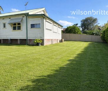 Prime Location 1 Bedroom Duplex with Spacious Yard! - Photo 6