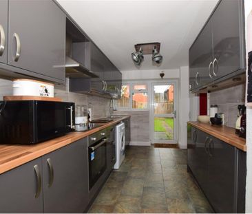 3 bedroom terraced house to rent - Photo 3