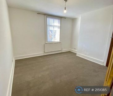 3 bedroom end of terrace house to rent - Photo 3