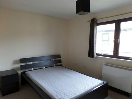 Flat to rent on - Photo 2
