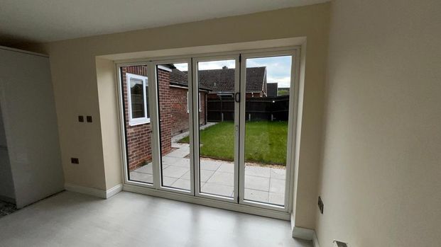 3 bedroom detached bungalow to rent - Photo 1