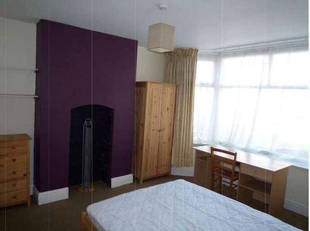 Sherwood Avenue, Fallowfield, M14 - Photo 3