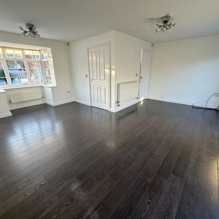 St. Michaels Court, Tettenhall , Wolverhampton - Photo 1