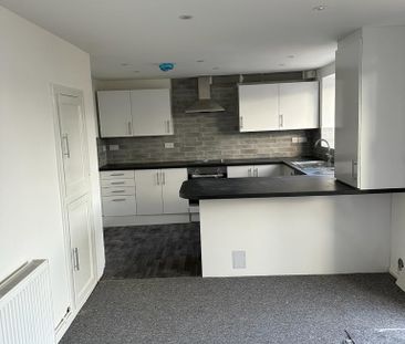 5 bedroom semi-detached house to rent - Photo 6