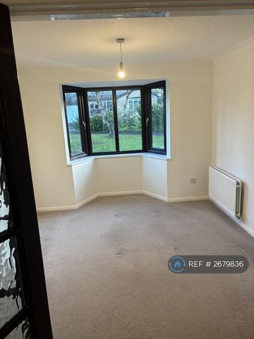 4 bedroom detached house to rent - Photo 3