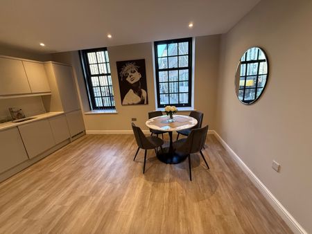 2 Bed Flat, East Parade, LS1 - Photo 2