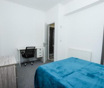 4 bedroom terraced house to rent - Photo 4