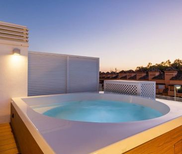 Luxury Townhouse for rent in The Golden Mile, Marbella, Andalusia - Photo 1