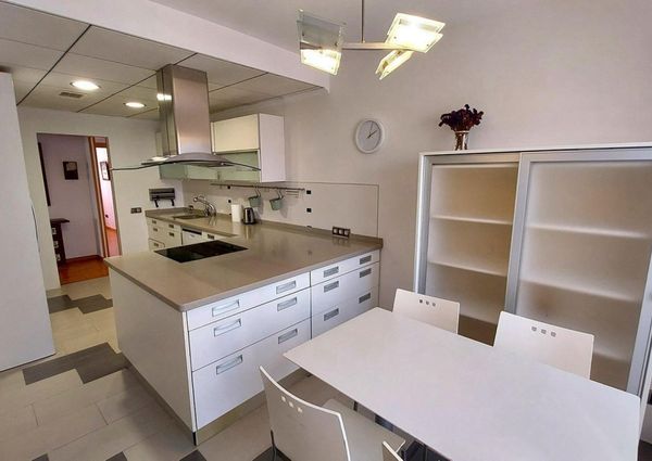 Villa con la piscina privada en Cabo Roig.