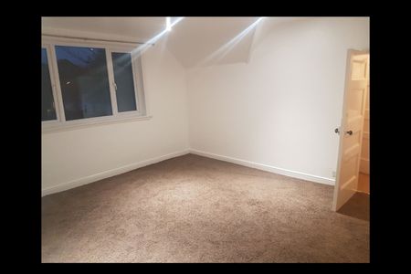 2 Bed Flat, Carrington, NG5 - Photo 2