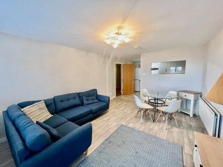 Apartment 6 17 Queens Square, Belfast, BT1 3FF - Photo 5