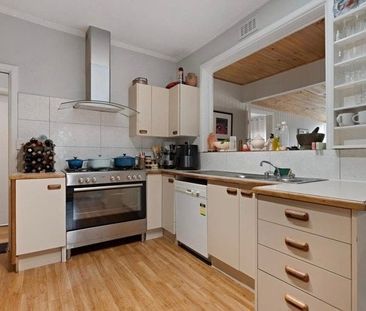 6 MONTH LEASE ONLY - Spacious Family Home with Character and Conven... - Photo 4