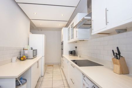 3 bedroom flat to rent - Photo 4