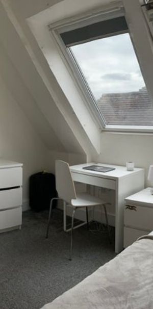 SUNNY ROOM NEAR WHITECHAPEL - Photo 1