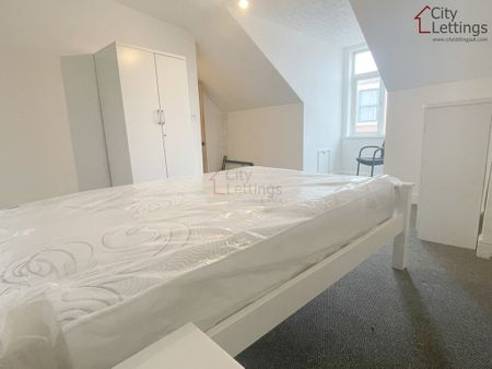 3 Bedroom Mid Terraced House - Photo 3