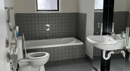 3 BEDROOM HOUSE WITH 1 BATH & 2 TOILETS. - Photo 3