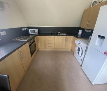 4 bedroom flat to rent - Photo 6