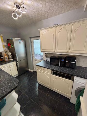 1 bedroom in a house share to rent - Photo 5