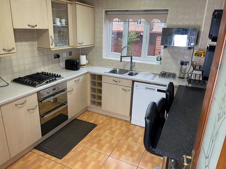 Room in a Shared House, Sandybrook Drive, M9 - Photo 3