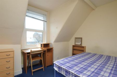 3 bedroom flat to rent - Photo 2