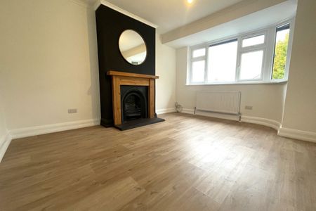 Courtlands Drive, WATFORD - Photo 2