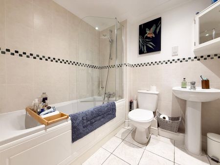 Brookbank Close, Cheltenham GL50 3NA - Photo 5