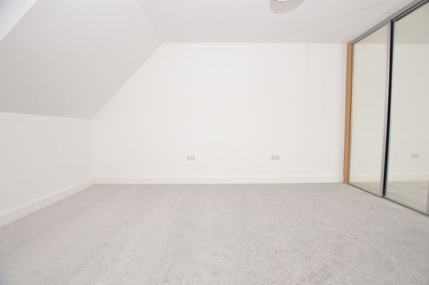 4 Bedroom Mews/Town House - Photo 1