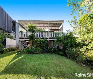 Perfect for Families - Dual Living Potential in Prime Location - Photo 1