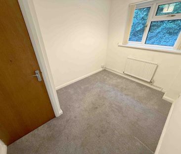 2 bedroom end of terrace house to rent - Photo 3