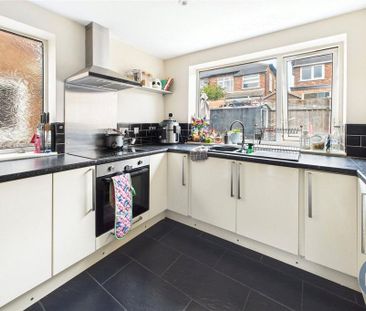 3 bedroom parking to rent - Photo 1