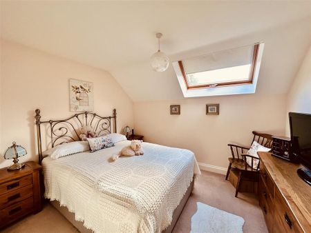 3 bedroom semi-detached house to rent - Photo 3