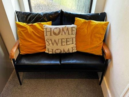 Sycamore Road, Guildford, GU1 - Photo 3