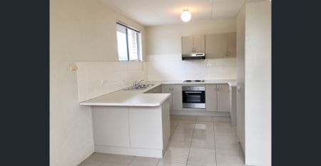 LARGE TWO BEDROOM APARTMENT! - Photo 4