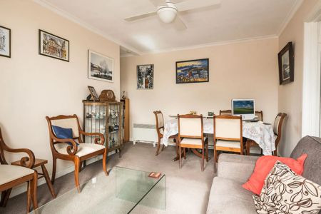 Unit 4/37 Nepean Highway, Elsternwick. - Photo 2